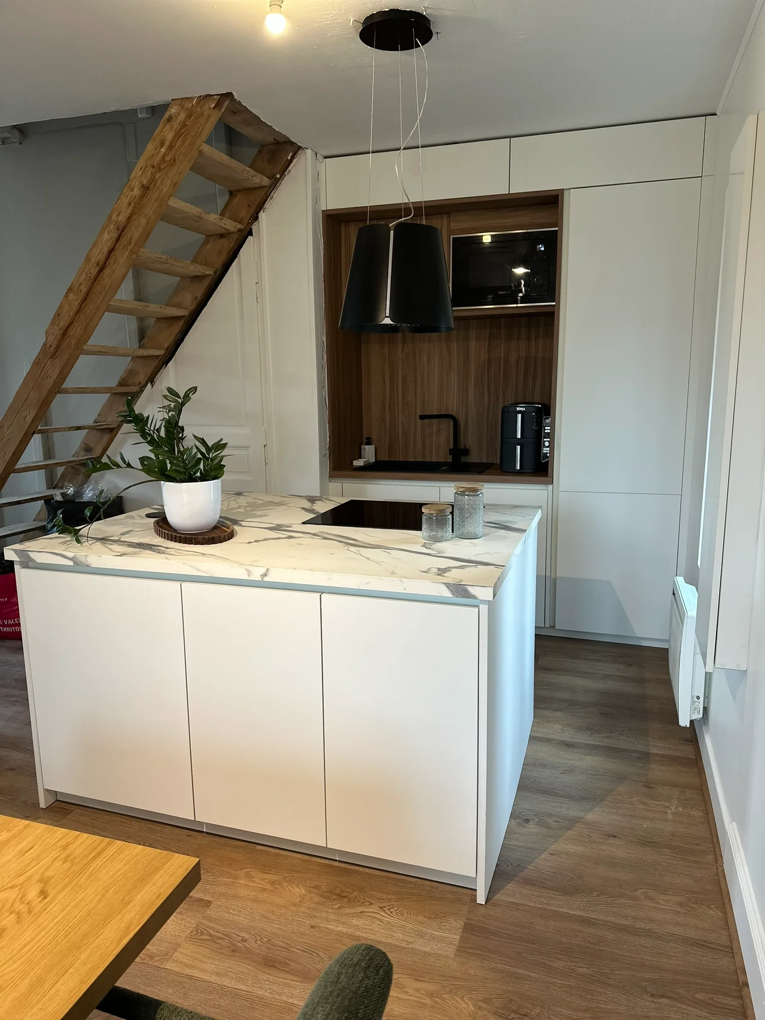 Cuisine contemporaine bois & blanc - Troyes